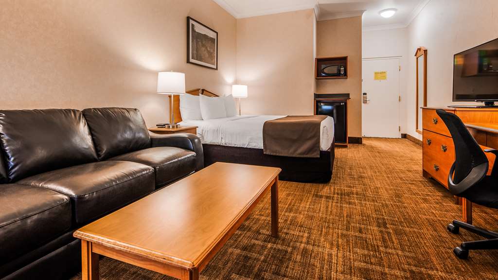 1 Queen bed with Queen Sofa, Business Floor - no pets Best Western Thunder Bay Crossroads Thunder Bay (807)577-4241
