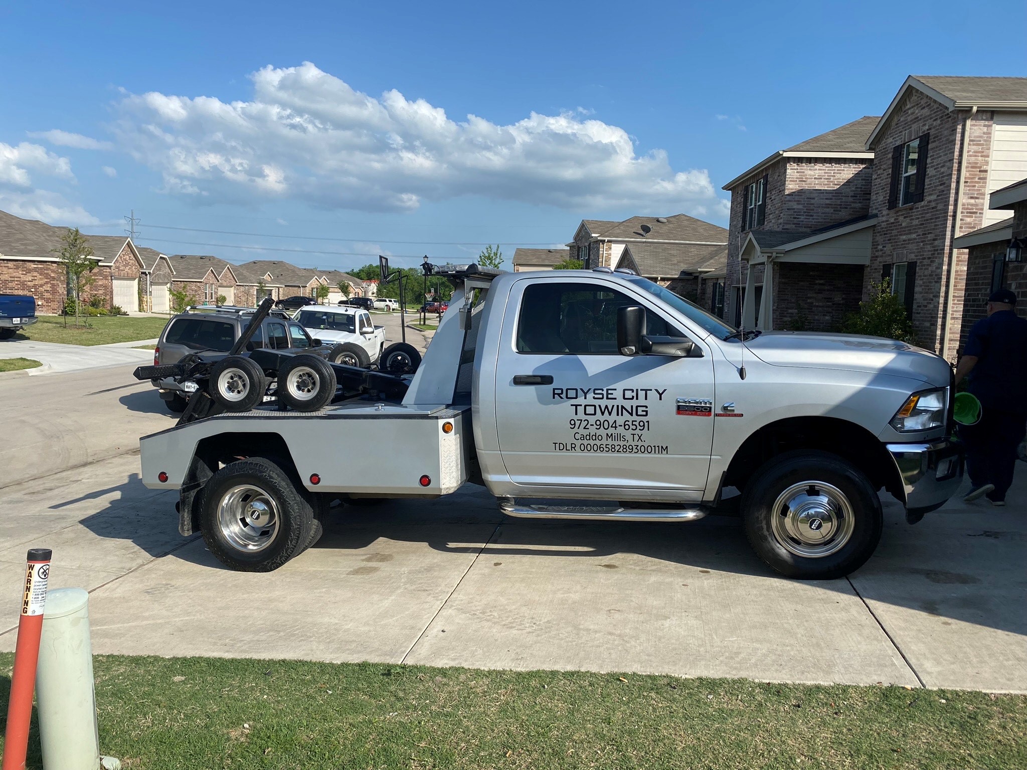 Royse City Towing LLC offers wrecker and vehicle lockout service in Fate TX and Rockwall, Hunt, and Collin Counties