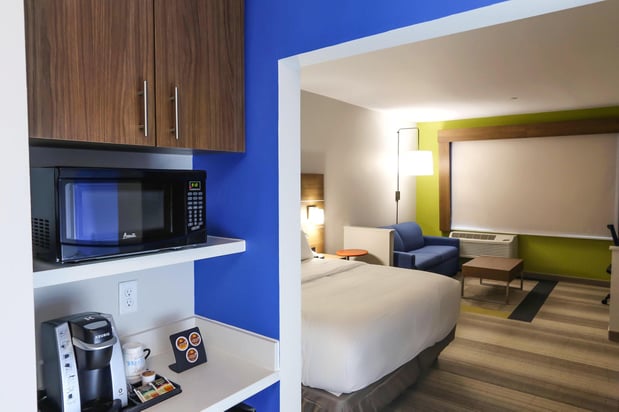 Images Holiday Inn Express & Suites Houston IAH - Beltway 8 by IHG