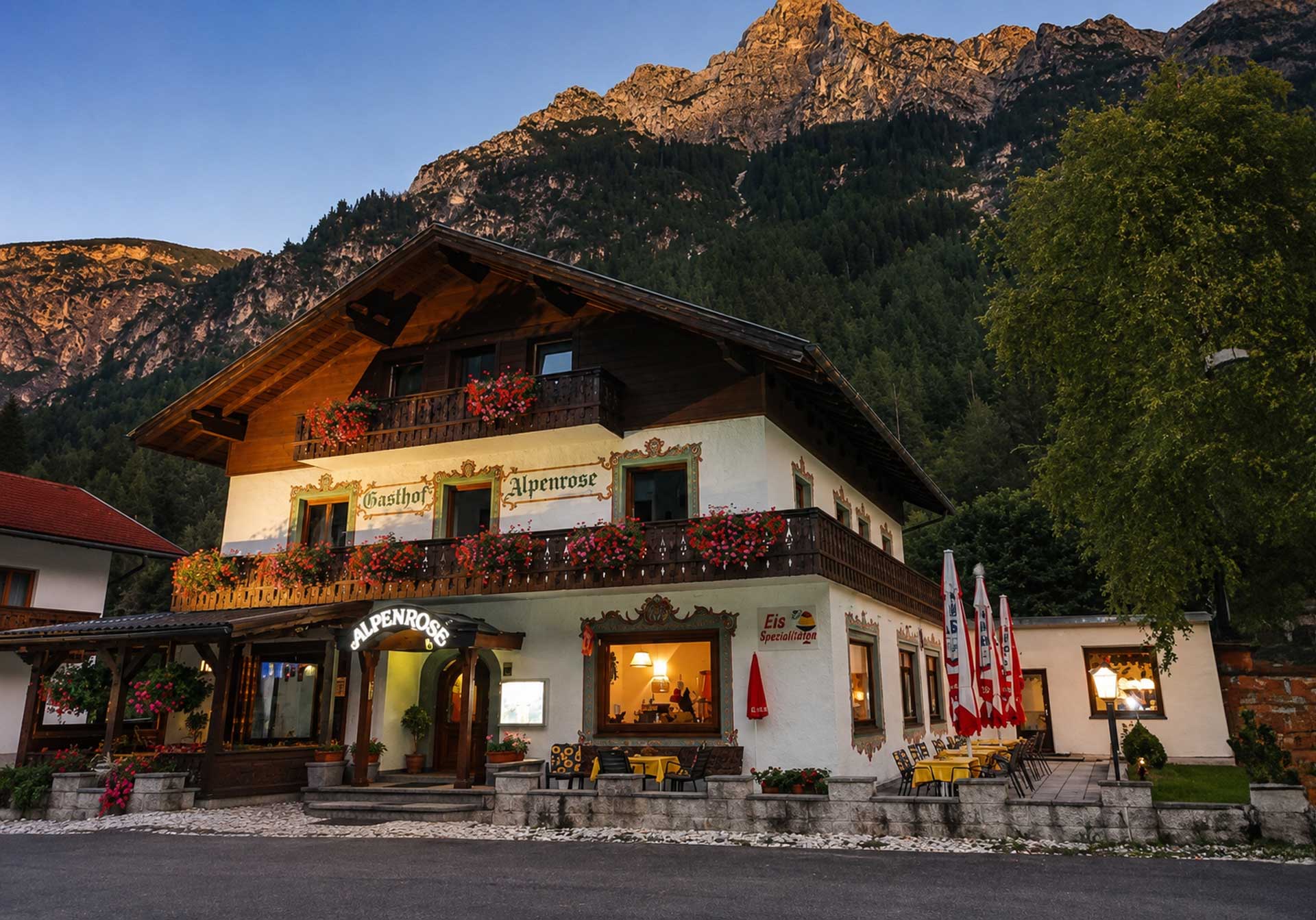 Gasthof Alpenrose & Pension Nina, Gschnitz 61 in Gschnitz