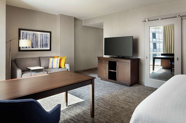 Images Hampton Inn & Suites Teaneck Glenpointe