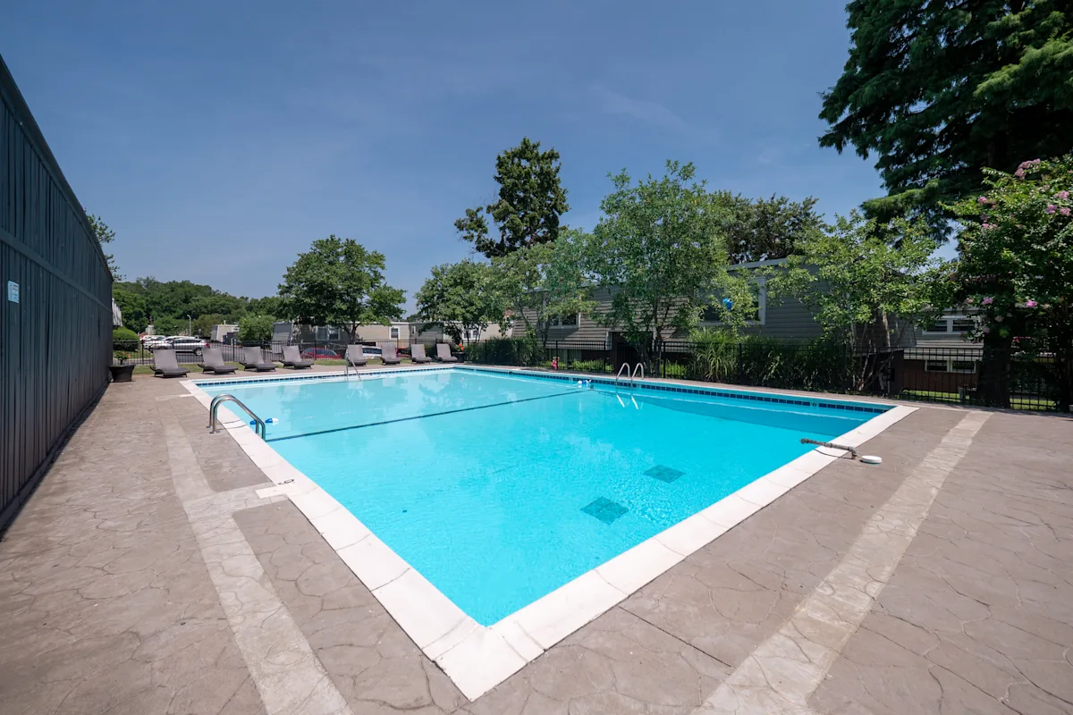 swimming pool at Lexington Square