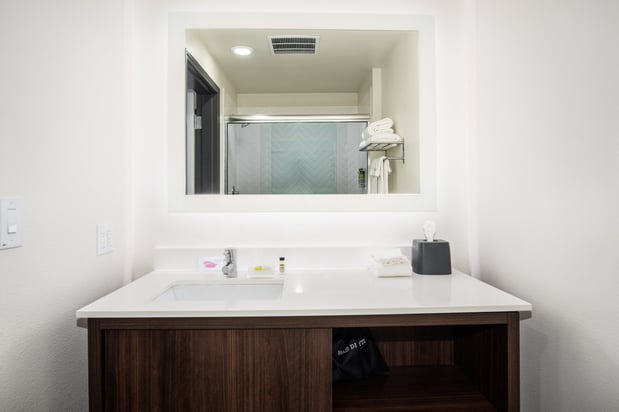 Images Holiday Inn Glendale - Stadium & Ent Dist by IHG