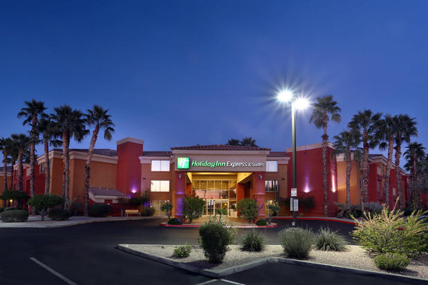 Images Holiday Inn Express & Suites Scottsdale - Old Town, an IHG Hotel