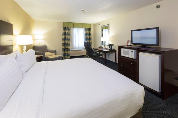 Images Holiday Inn Express & Suites St. Joseph Lakefront by IHG