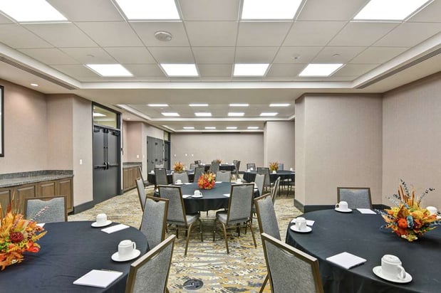 Images The Cincinnatian Hotel, Curio Collection by Hilton