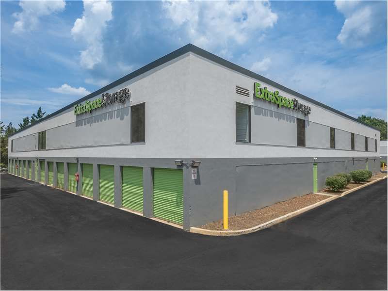 Alternate Beauty Image - Extra Space Storage at 2820 Hollywood Rd, Falls Church, VA 22043