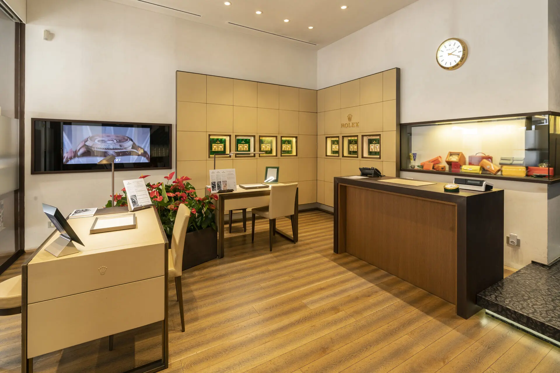 Images Gioielleria Piccinini - Rivenditore Autorizzato Rolex