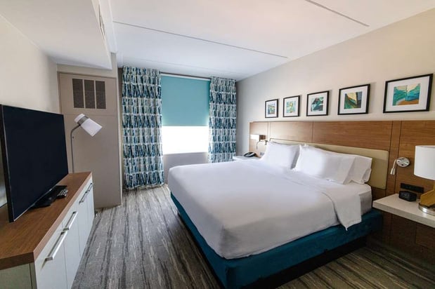 Images Hilton Garden Inn Lakewood