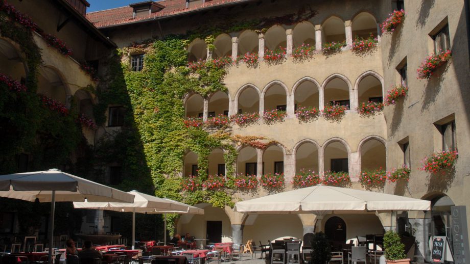 Schloß Mitterhart Hotel - Restaurant, Innhöfe 3 in Vomp