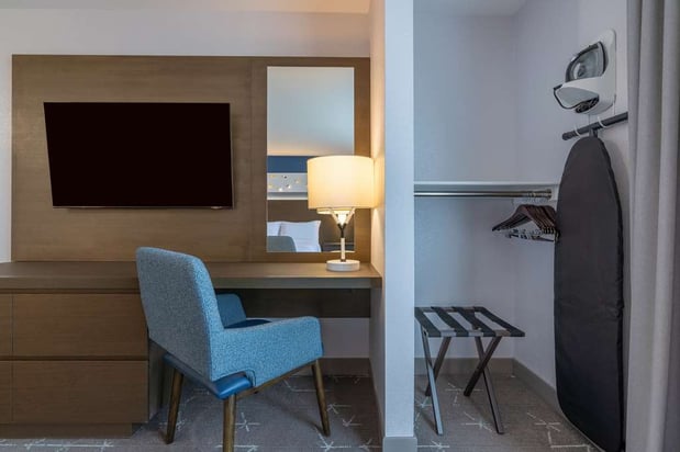 Images Embassy Suites by Hilton Tulsa I-44