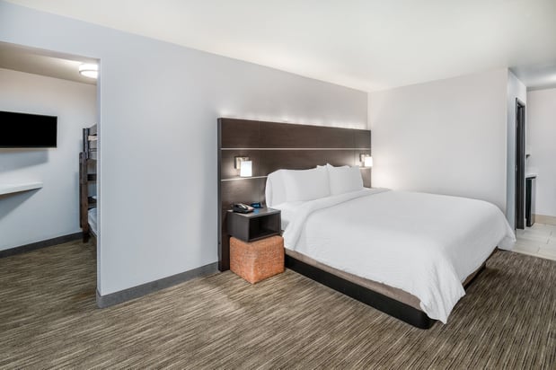 Images Holiday Inn Express & Suites Colorado Springs Afa Northgate by IHG