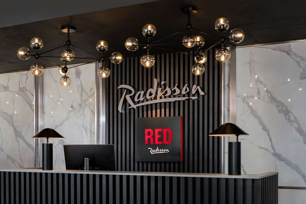 Images Radisson RED Hotel London Heathrow
