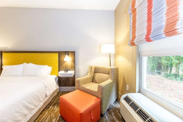 Images Hampton Inn & Suites Raleigh Cary Lenovo Center