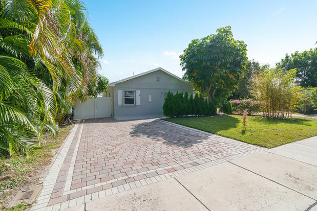 Images Alex Mendel of The Mendel Group | Keller Williams Realty - Local Boca Raton and Delray Beach Real Estate Agent