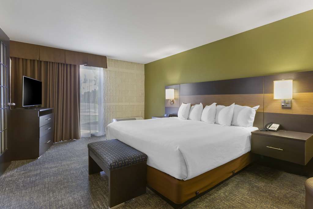 King Suite Dining