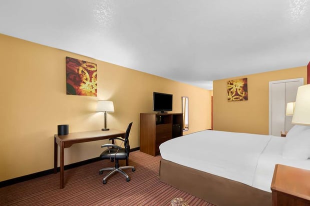 Images SureStay Plus by Best Western San Antonio Fiesta Inn