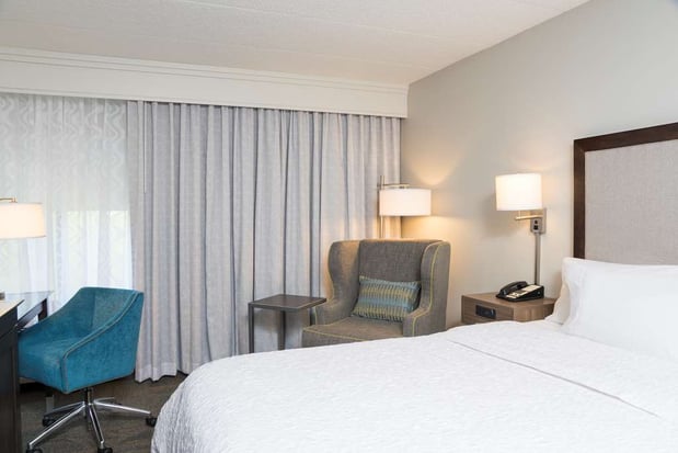 Images Hampton Inn Milwaukee Northwest