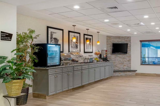 Images Best Western Plus New England Inn & Suites