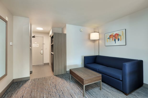 Images Holiday Inn Express & Suites Milwaukee-New Berlin by IHG