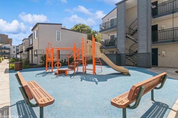 Images Oak Center Apartments