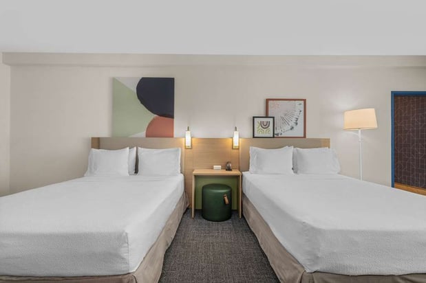 Images Spark by Hilton Bakersfield Central
