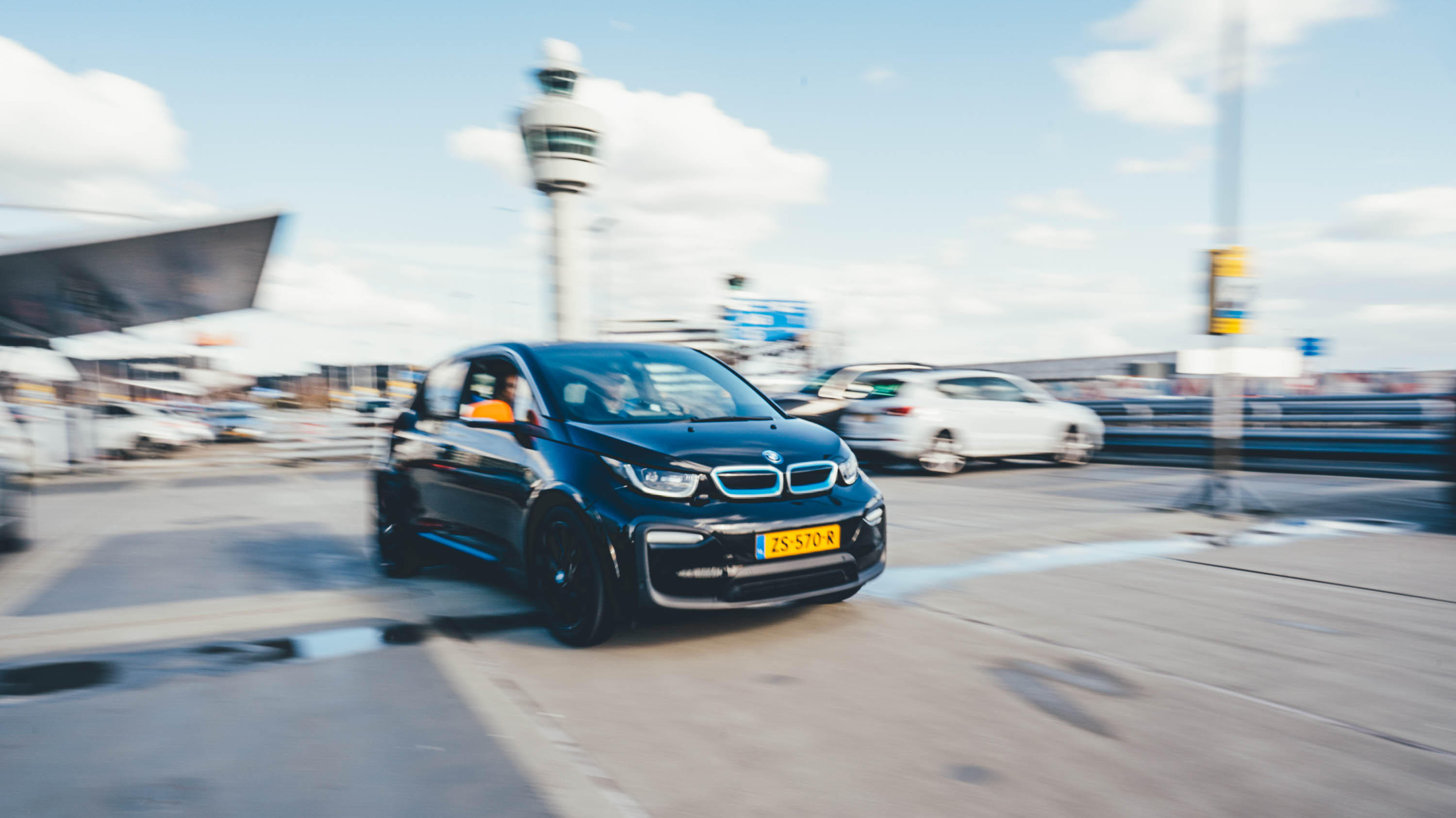 Foto's SIXT share Luchthaven Schiphol