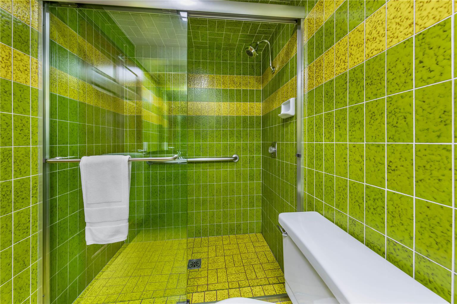 King Bathroom - Regular