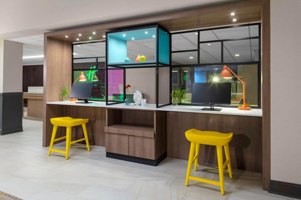 Images Holiday Inn & Suites Marlborough by IHG