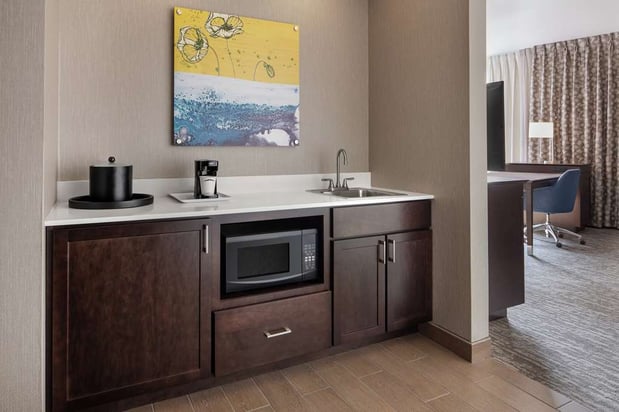 Images Hampton Inn & Suites Teaneck Glenpointe