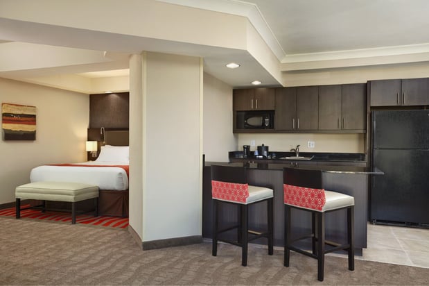 Images Holiday Inn Express & Suites Naples Downtown - 5th Avenue by IHG