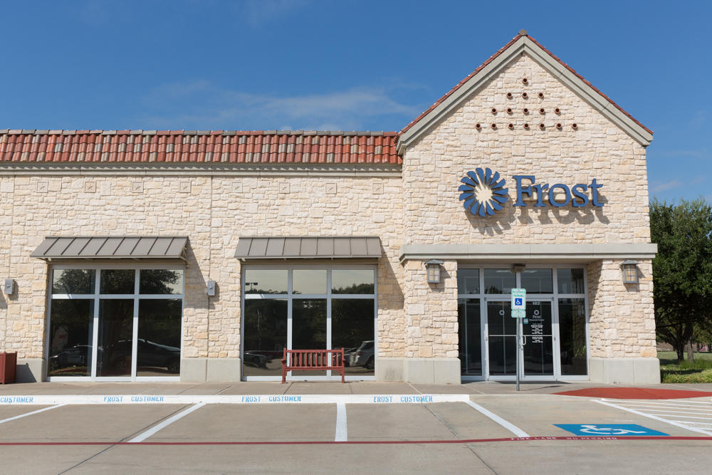 Frost Bank at Trinity Commons Shopping Center