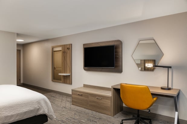 Images Holiday Inn Express & Suites Green Bay East by IHG