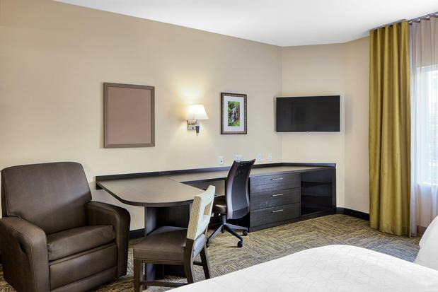 Images Candlewood Suites Building 38300