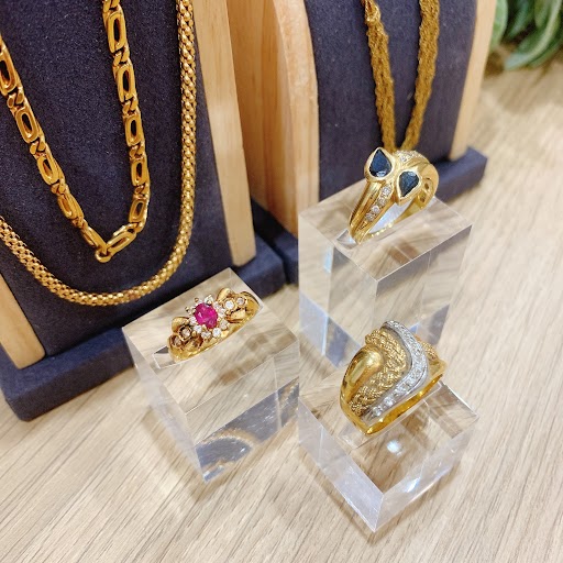 Images KOMEHYO（コメ兵）買取センター京橋京阪モール