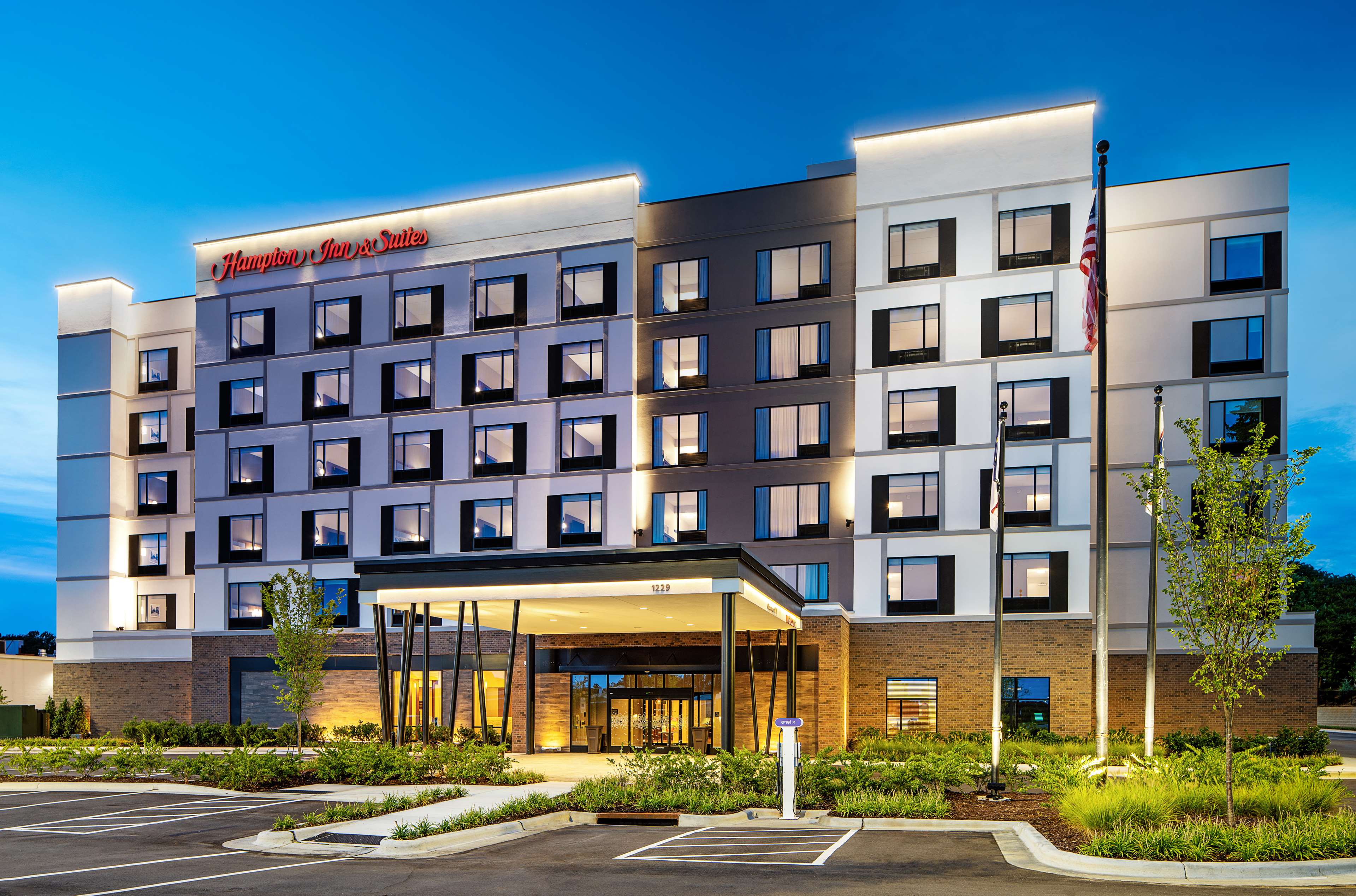 Hampton Inn & Suites Raleigh Midtown, [1069 - 1099] Wake Towne Dr ...