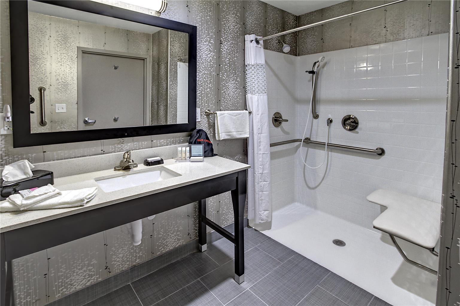 Guest room bath