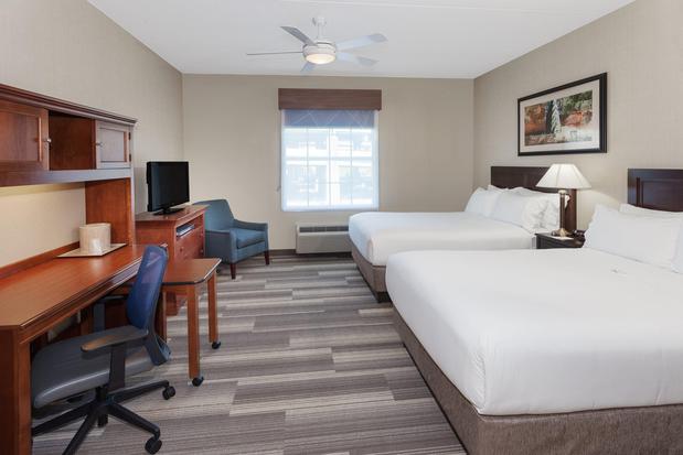 Images Holiday Inn Express Building 107