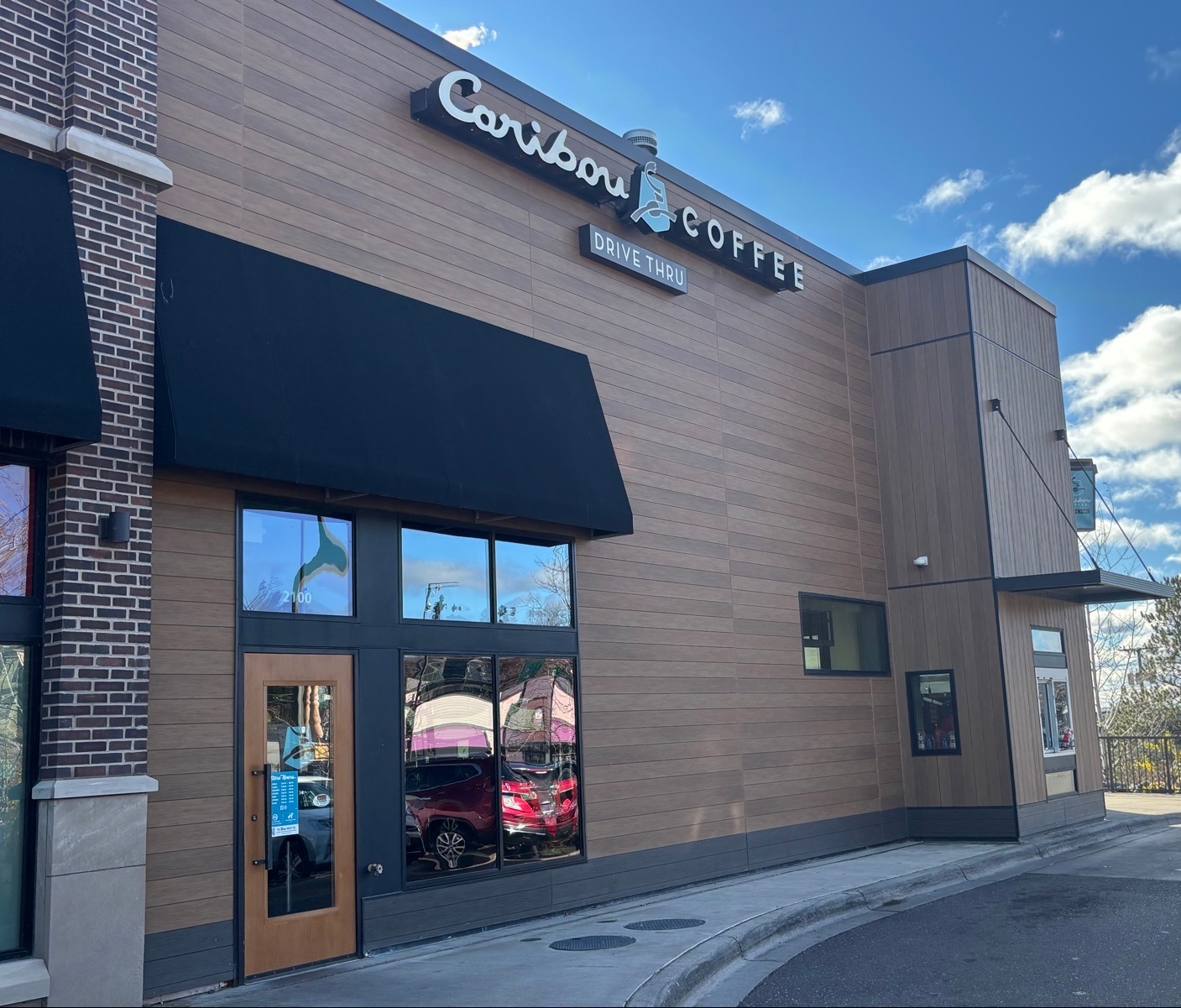 Storefront of the Caribou Coffee at 2100 London Road in Duluth