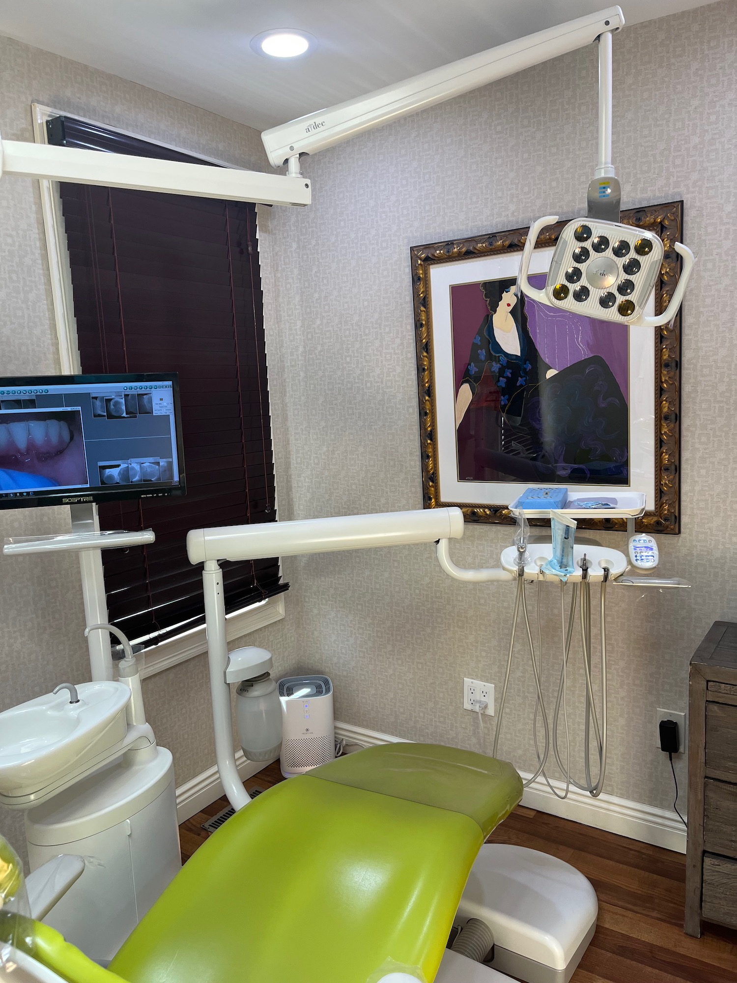 At Kalmar Family Dentistry, Dr. Kelly L. Kalmar and her expert team continuously strive to provide the highest quality dental care for patients of all ages. We are driven by quality, values, efficiency, communication and continuous training ensuring an optimum and healthy environment in which to benefit our patients' needs.
Visit us today, we are located between High Street and Main Street in Huntington, NY.