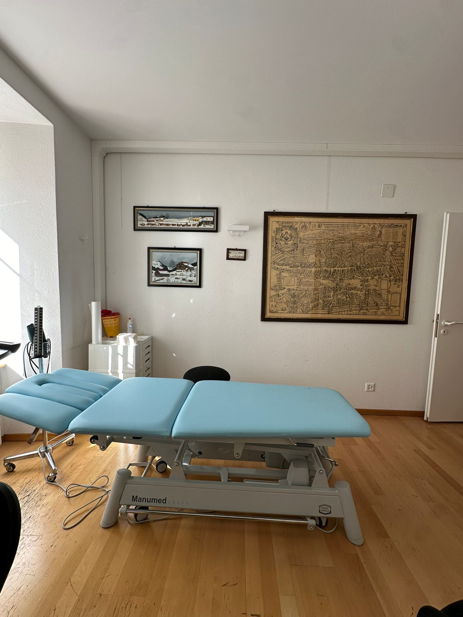 Bilder Hausarztpraxis am Stadelhofen Dr. med. Giovanni Ruffo. Operamedica Hausarzt Medizin