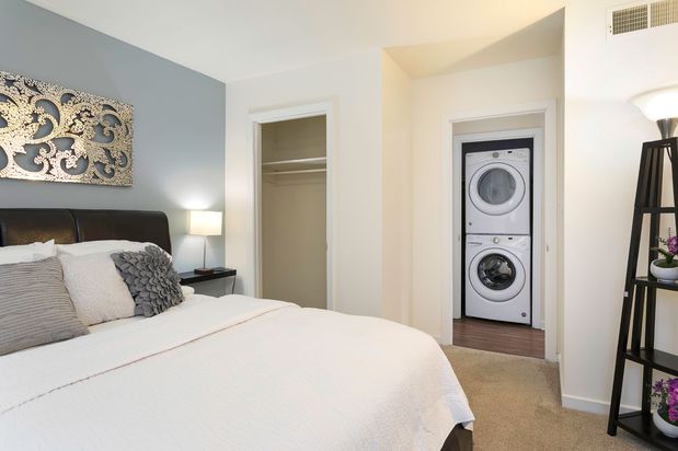 Images University Lake Apartments