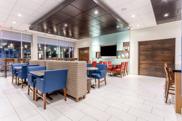 Images Holiday Inn Express & Suites Florence - Cincinnati Airport by IHG