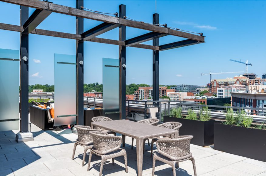 Dine al fresco with our rooftop dining spaces