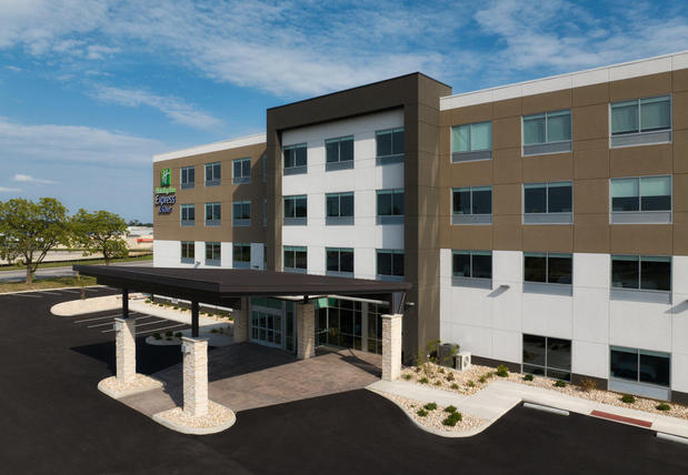 Images Holiday Inn Express & Suites Lima by IHG