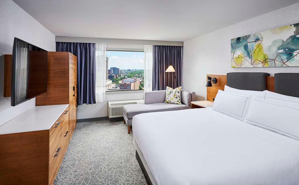 Guest room amenity DoubleTree by Hilton Windsor Hotel & Suites Windsor (519)977-9777
