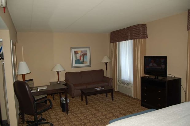 Images Hampton Inn & Suites Charlotte-Airport
