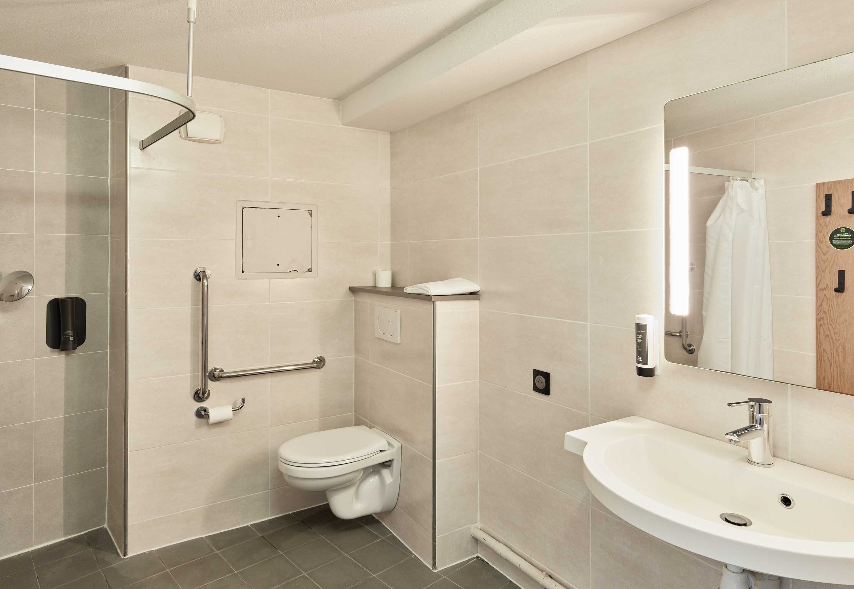 B&B HOTEL Paris Romainville Noisy-Le-Sec