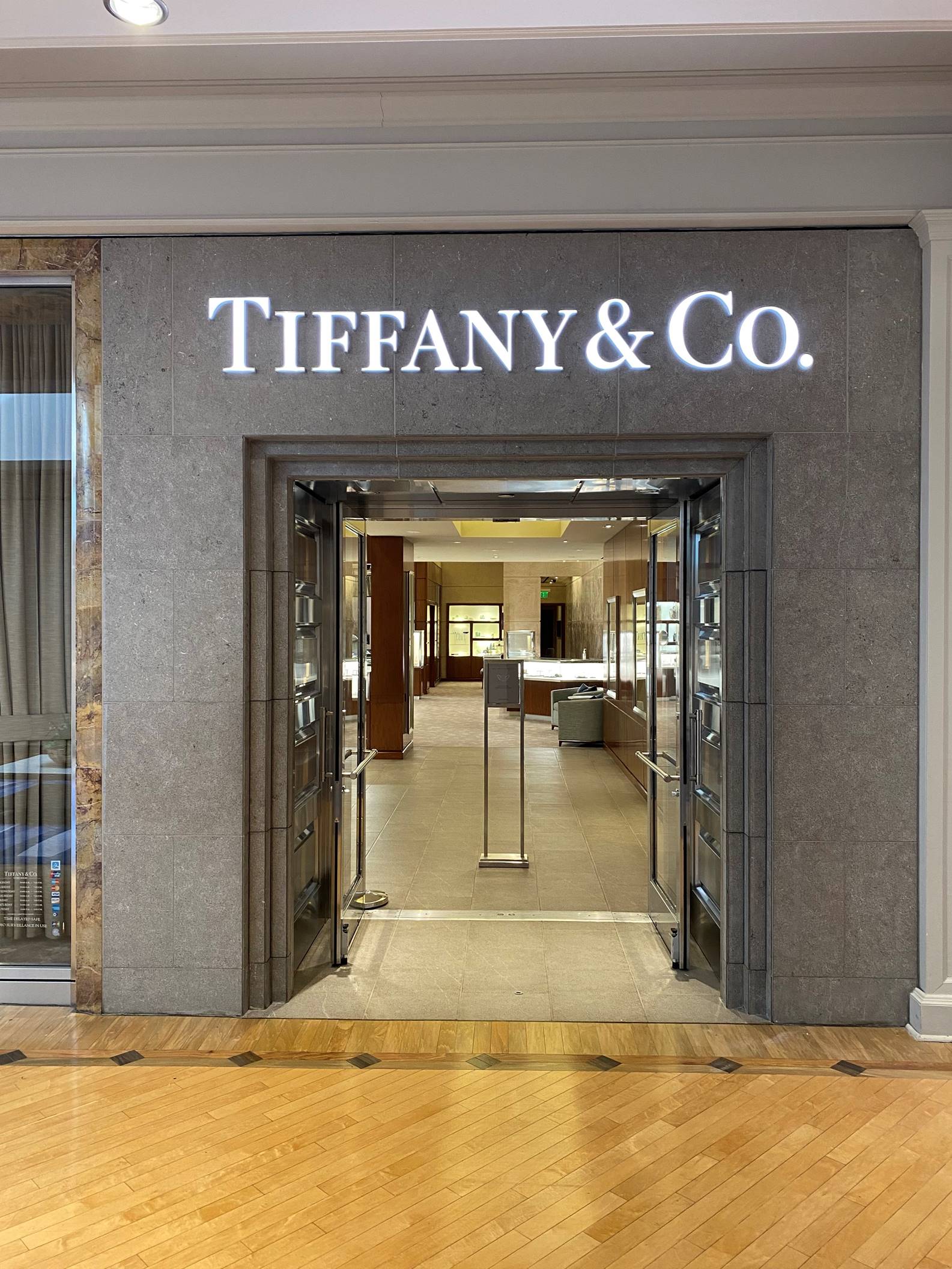 Tiffany & Co. Unveils 1st Street-front Facing Duplex store in