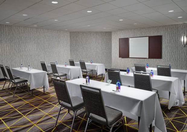 Images Holiday Inn & Suites Marlborough by IHG